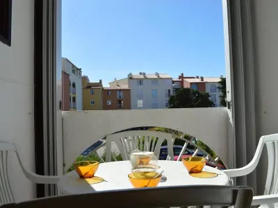 Appartement à Cap d'Agde, Studio cosy à 1200m de la plage, à proximité commerces, port et golf, parking privé inclus - L886315