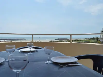 Appartement à Cap d'Agde, Cap d'Agde : T2 avec piscine, parking, à 50m de la plage - L886324