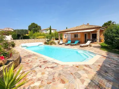 Maison à Six Fours les Plages, Superbe Villa T5 Climatisée avec Piscine Privative et Garage à Six-Fours-les-Plages (9 Couchages) - L832240