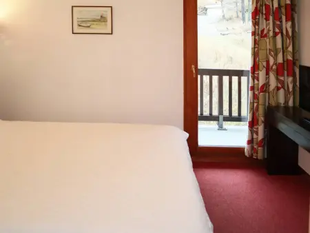 Chalet de Charme aux Orres - 10 Pers, Piscine, Sauna, Hammam, Cheminée, Skis aux Pieds - Photo 8