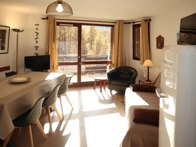 Appartement à Les Orres, Appartement rénové pour 6 pers., balcon exposé sud, pieds des pistes, proche centre station et calme. - L943459