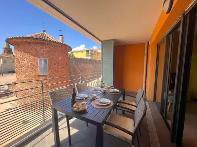 Appartement à Fréjus, Appartement de vacances climatisé avec terrasse et garage au cœur du centre historique de Fréjus - L886583