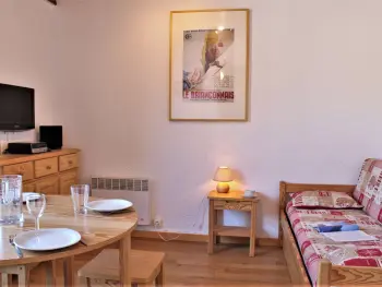 Appartement à Risoul,Studio cosy pour 4 à Risoul 1850, au pied des pistes, balcon ouest, 2 étoiles FR-1-330-174 N°886615