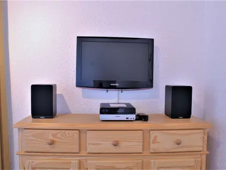 Studio cosy pour 4 à Risoul 1850, au pied des pistes, balcon ouest, 2 étoiles - Photo 2