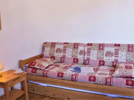 Studio cosy pour 4 à Risoul 1850, au pied des pistes, balcon ouest, 2 étoiles - Photo 3