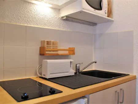 Studio cosy pour 4 à Risoul 1850, au pied des pistes, balcon ouest, 2 étoiles - Photo 9