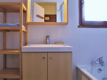 Studio cosy pour 4 à Risoul 1850, au pied des pistes, balcon ouest, 2 étoiles - Photo 11