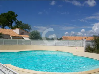 Appartement à La Tranche sur Mer, Pavillon à 100m de la plage avec piscine, parking privé, pour 4 pers. à La Grière, La Tranche sur Mer - N°886667