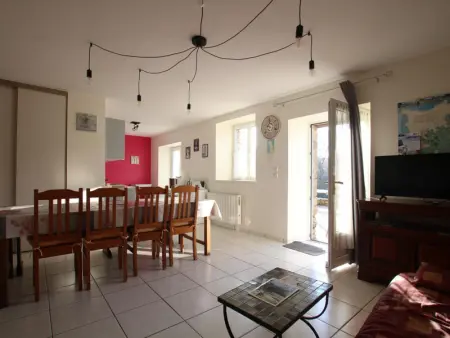 Maison mitoyenne avec terrasse à Lessay, idéale pour familles - Photo 5