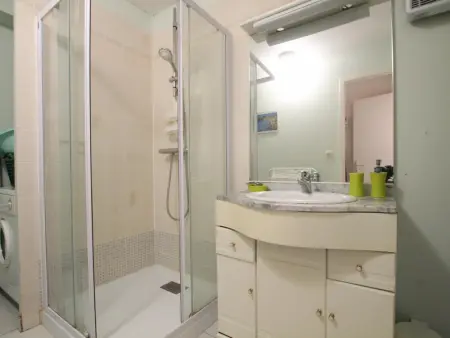 Maison mitoyenne avec terrasse à Lessay, idéale pour familles - Photo 7