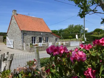 Gite à Les Moitiers d'Allonne,Grande maison familiale près de la plage avec jardin, jeux et cheminée FR-1-362-63 N°832306