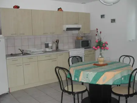 Maison mitoyenne avec terrasse et barbecue proche de Lessay - Photo 1