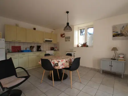 Maison mitoyenne avec terrasse et barbecue proche de Lessay - Photo 4