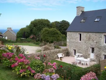 Gîte in La Hague,Maison en pierre rénovée, 6 pers, 3 ch, 2 sdb, cheminée, jardin privé, proche plage, La Hague FR-1-362-126 N°832331