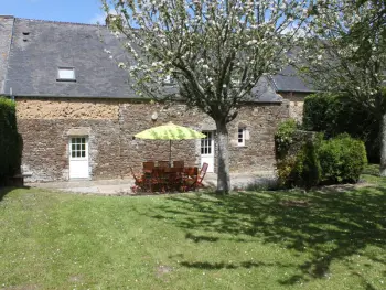 Gite à Canville la Rocque,Maison avec verger près des plages : cheminée, jardin, garage, Wifi, animaux acceptés. FR-1-362-192 N°832360