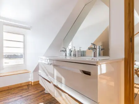 Maison de Ville Rénovée avec Terrasse, Internet et Vue Mer - Photo 13