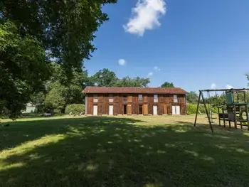 Gite à Vert,Charme et écologie : Gîte romantique avec piscine et équipements complets à Vert FR-1-360-116 N°832435