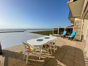 Apartamento en Jullouville,Appartement en bord de mer avec terrasse et parking FR-1-361-85 N°886692