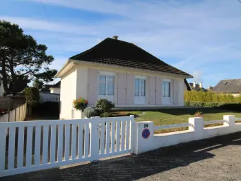 Gite à Bréhal Saint Martin de Bréhal,Villa indépendante à 100m de la plage, 4 pers, jardin clos, garage, tout confort FR-1-362-366 N°832470