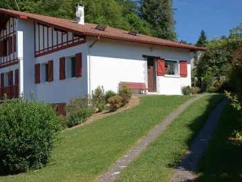 Gite à Hasparren,Gîte calme avec jardin et WiFi à Hasparren FR-1-384-135 N°832658