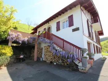 Appartement à Uhart Cize,Gîte de Charme avec Terrasse Privée, Climatisation et Grand Jardin à Uhart-Cize FR-1-384-309 N°832667