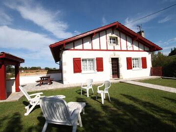 Location Gîte in Arbonne,Gîte confortable avec jardin privé, proche de Biarritz et des plages, cheminée et Wifi inclus. FR-1-384-443 N°832674