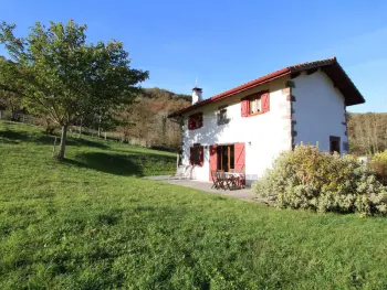 Gite à Hosta,Gîte cosy avec cheminée, jardin clos et animaux admis FR-1-384-484 N°832677