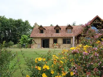 Gîte in Le Val Saint Père,Maison de charme avec jardin paysager, près de la baie du Mont St-Michel, 3 chambres, toutes charges incluses FR-1-362-423 N°832693