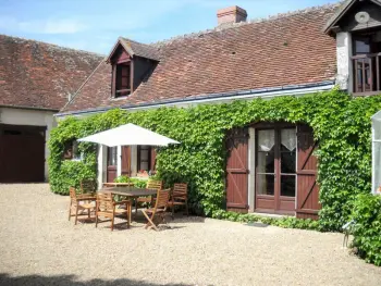 Cottage in Saint Jean Saint Germain,Maison rénovée avec grand jardin, billard et animaux acceptés FR-1-381-52 N°832711