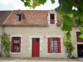 Cottage in Loches,Gîte de Charme Rénové, Idéal Famille, Centre-Ville, WiFi, Parking Gratuit, Vélo Bienvenue FR-1-381-268 N°832751