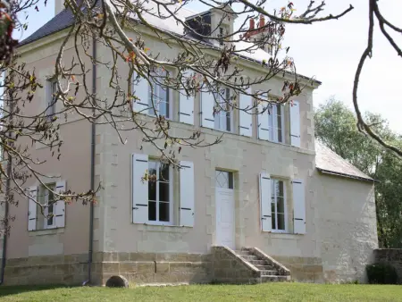 Charmante maison XIXème à Beaumont-en-Véron, jardin clos, proche vignobles - Photo 1