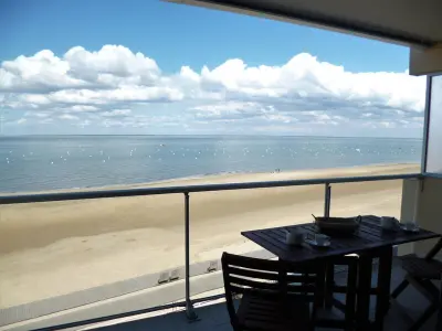 Appartement à Arcachon, Arcachon - Studio rénové avec grande terrasse, accès direct plage, parking - L886759