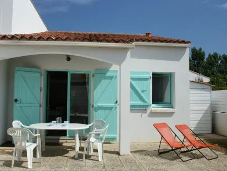 Maison à La Tranche sur Mer, Maison cosy à 900m de la plage avec jardin clos et parking privatif - L832838