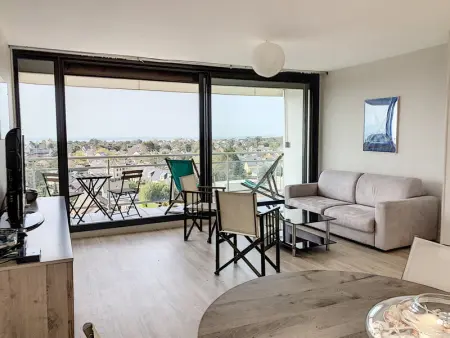 Appartement rénové avec tennis privé, parking et vue mer - Photo 2