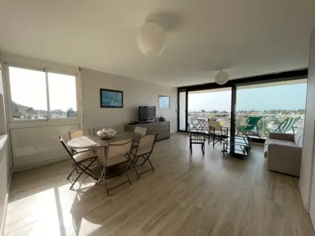 Appartement rénové avec tennis privé, parking et vue mer - Photo 3