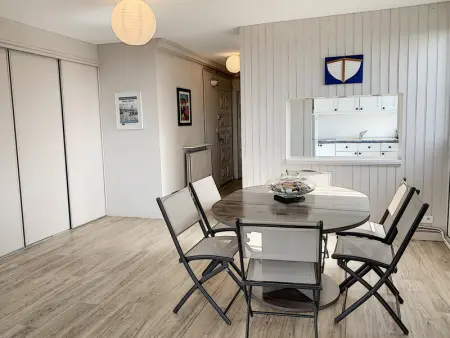 Appartement rénové avec tennis privé, parking et vue mer - Photo 5