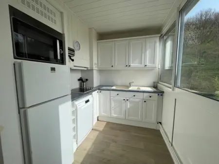 Appartement rénové avec tennis privé, parking et vue mer - Photo 10