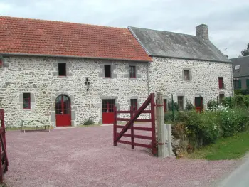 Gite à Heugueville sur Sienne,Charmante Maison Normande, 2 Chambres, Grand Jardin, Proche Plages et Rivière, Animaux Acceptés FR-1-362-496 N°832897