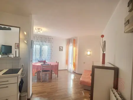 Appartement F2 lumineux avec balcon, proche centre et Thermes, animaux acceptés, wifi gratuit - Photo 2