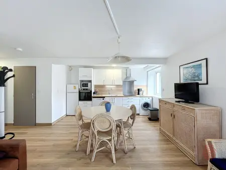 F2 avec terrasse, proche Thermes, animaux acceptés, wifi, parking - Photo 4