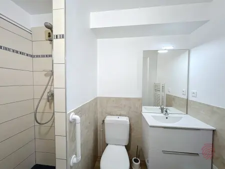 F2 avec terrasse, proche Thermes, animaux acceptés, wifi, parking - Photo 9