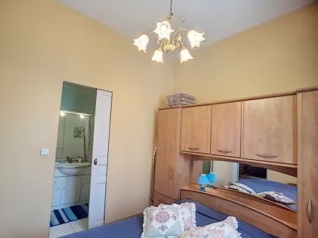 Charmant F2 avec terrasse près du centre et des thermes, animaux acceptés, options de services disponibles - Photo 8