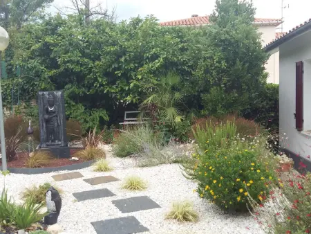 Charmant F2 avec terrasse près du centre et des thermes, animaux acceptés, options de services disponibles - Photo 18