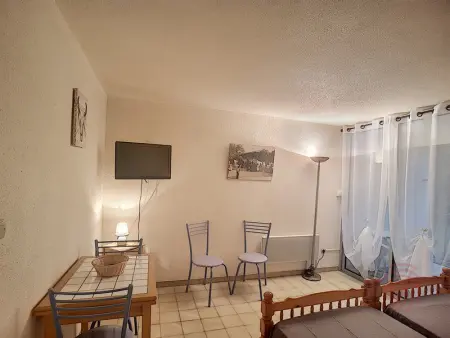 Charmant appartement avec terrasse, parking gratuit et animaux acceptés, proche des thermes à Lamalou - Photo 2