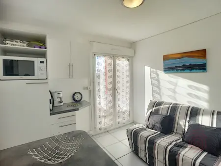 Studio rénové avec balcon, animaux acceptés, wifi, à 650m des Thermes - Photo 2