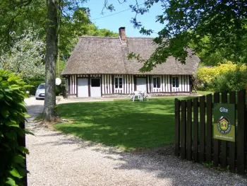 Gite à Ermenouville,Charmante Chaumière Normande - 2 Chambres, Proche Mer et Golf, Jardin Privé, TV & Internet Inclus FR-1-441-359 N°833066