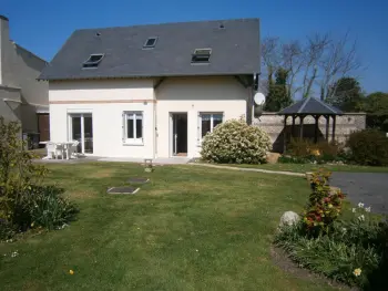 Gite à La Poterie Cap d'Antifer,Charmant gîte rénové proche d'Étretat, jardin clos fleuri, équipements modernes, idéal pour famille. FR-1-441-361 N°833068