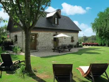 Gite à Bec de Mortagne,Maison de Charme au Cœur d'un Village Pittoresque avec Jardin, Cheminée et Proche Littoral FR-1-441-409 N°833109