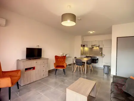 Appartement F2 climatisé avec parking, Wi-Fi, animaux acceptés, proche centre et Thermes - Photo 2