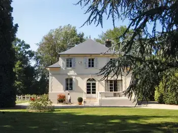 Casa rural en La Folletière,Pavillon de Chasse Confortable, Isolé, avec Tennis Privé, à 30km de Rouen FR-1-441-440 N°833131